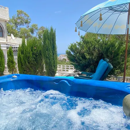 By The Sea With Jacuzzi, Garden & Park View Torrevieja